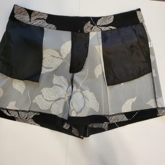 Ann Taylor Factory EUC flowy single pleat shorts 12 - Picture 3 of 10